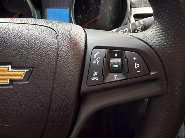 Used 2016 Chevrolet Cruze LT w/ Technology Package FWD image 17