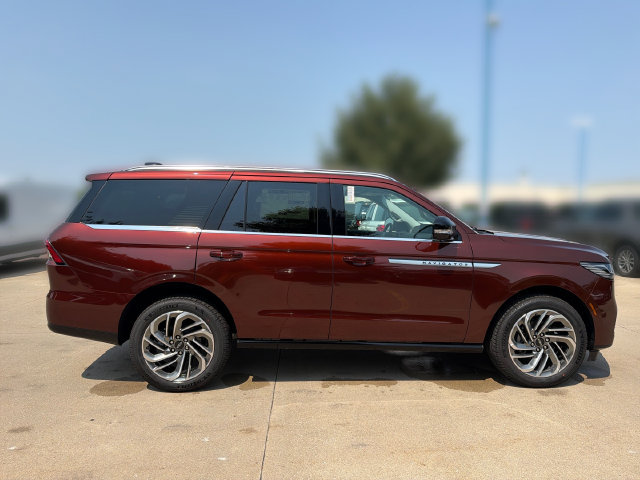 New 2027 Lincoln Navigator Reserve AWD/4WD image 4