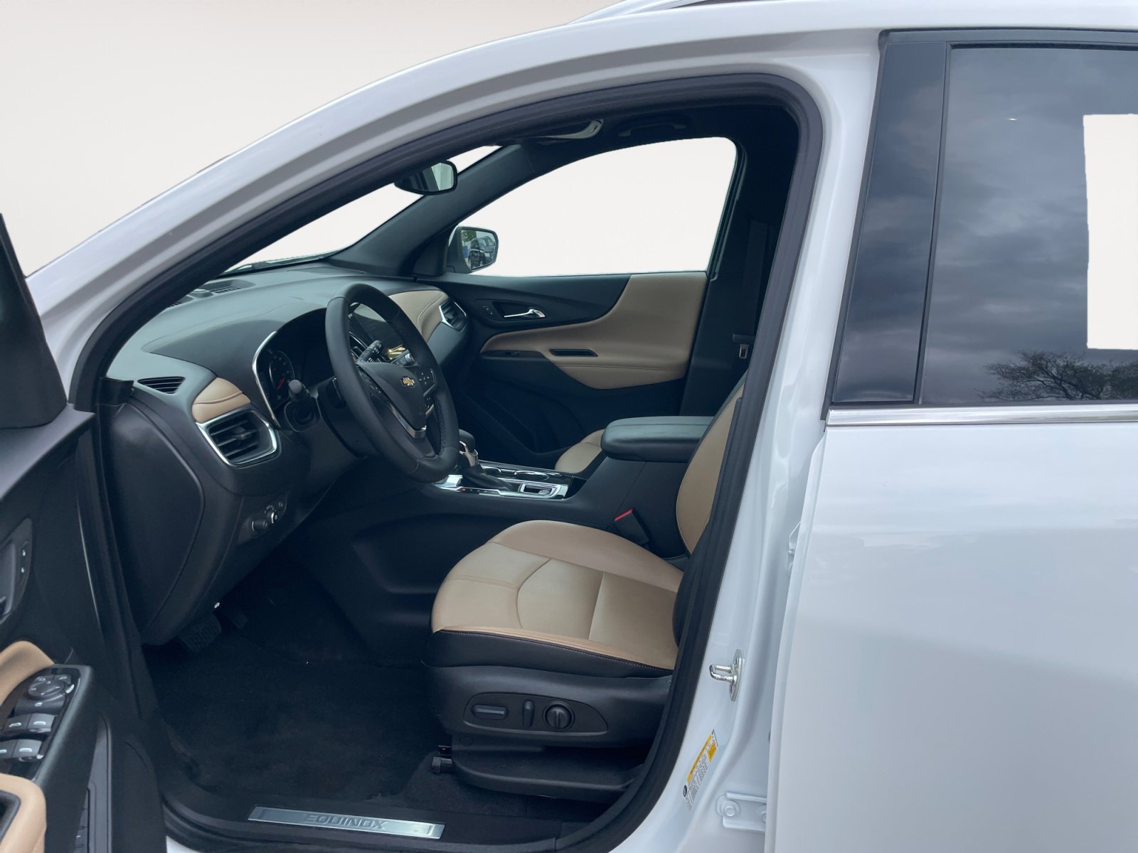 Used 2024 Chevrolet Equinox Premier AWD/4WD image 9