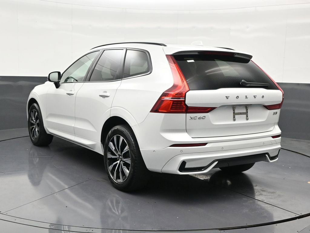 Used 2024 Volvo XC60 B5 Plus image 3
