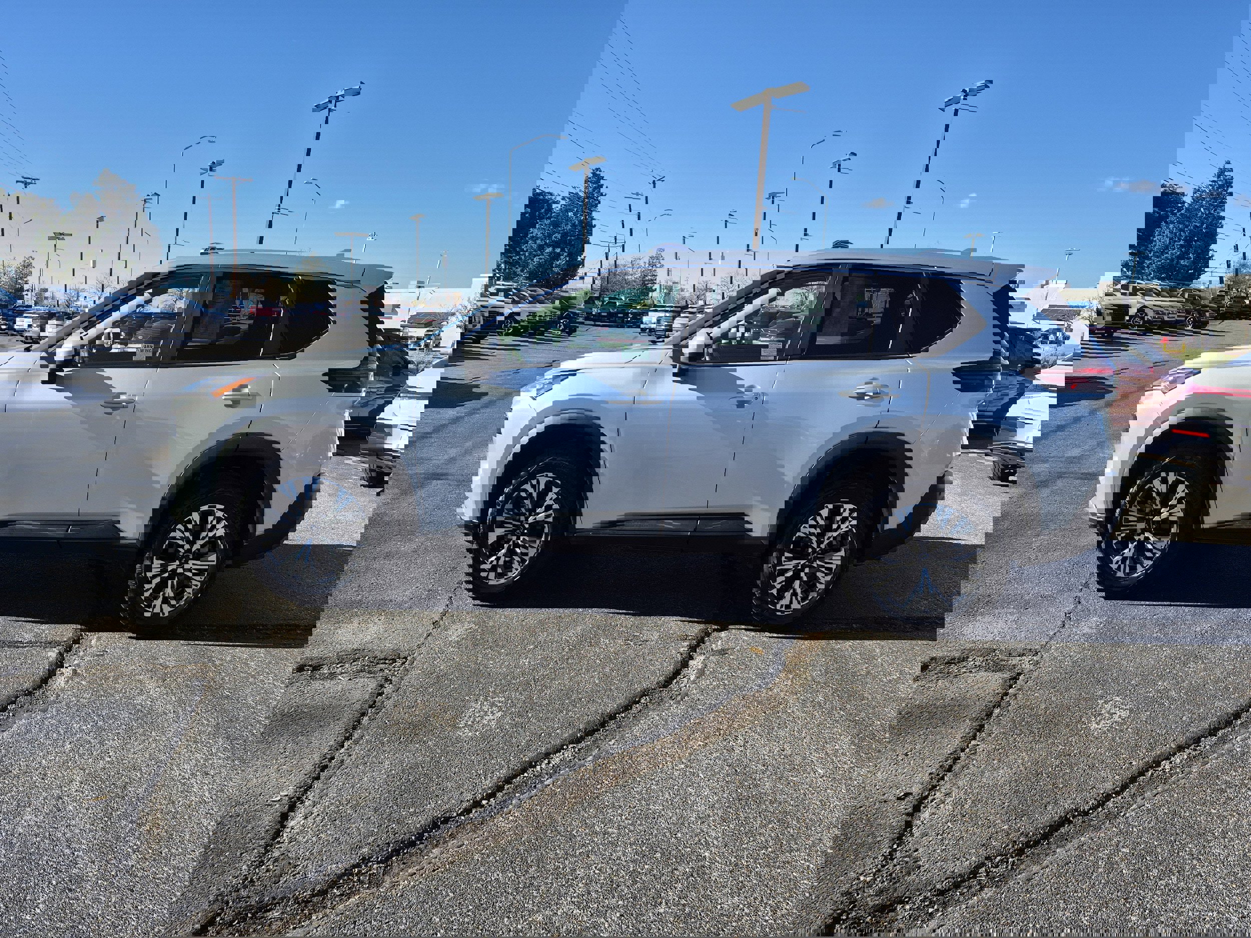 Used 2023 Nissan Rogue SV image 5