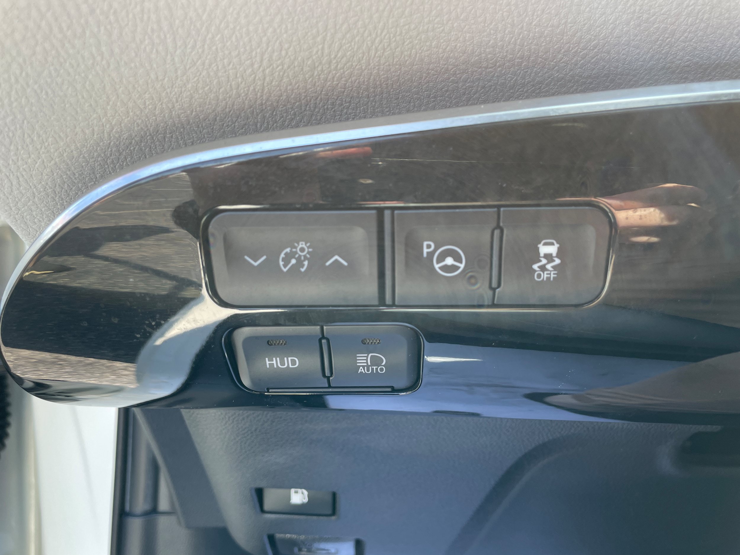 Used 2019 Toyota Prius Limited FWD image 17