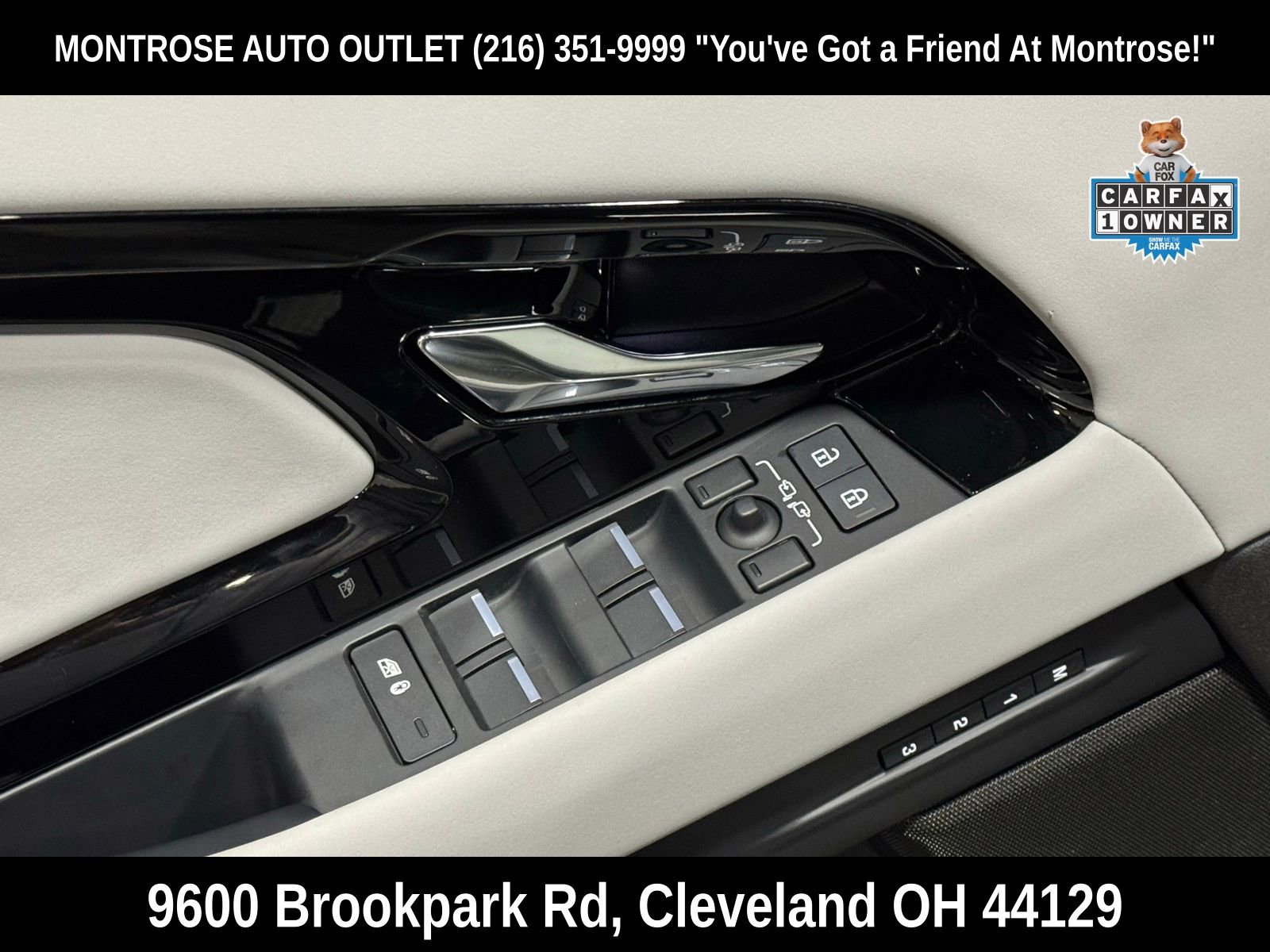 Used 2024 Land Rover Range Rover Evoque Dynamic SE image 12