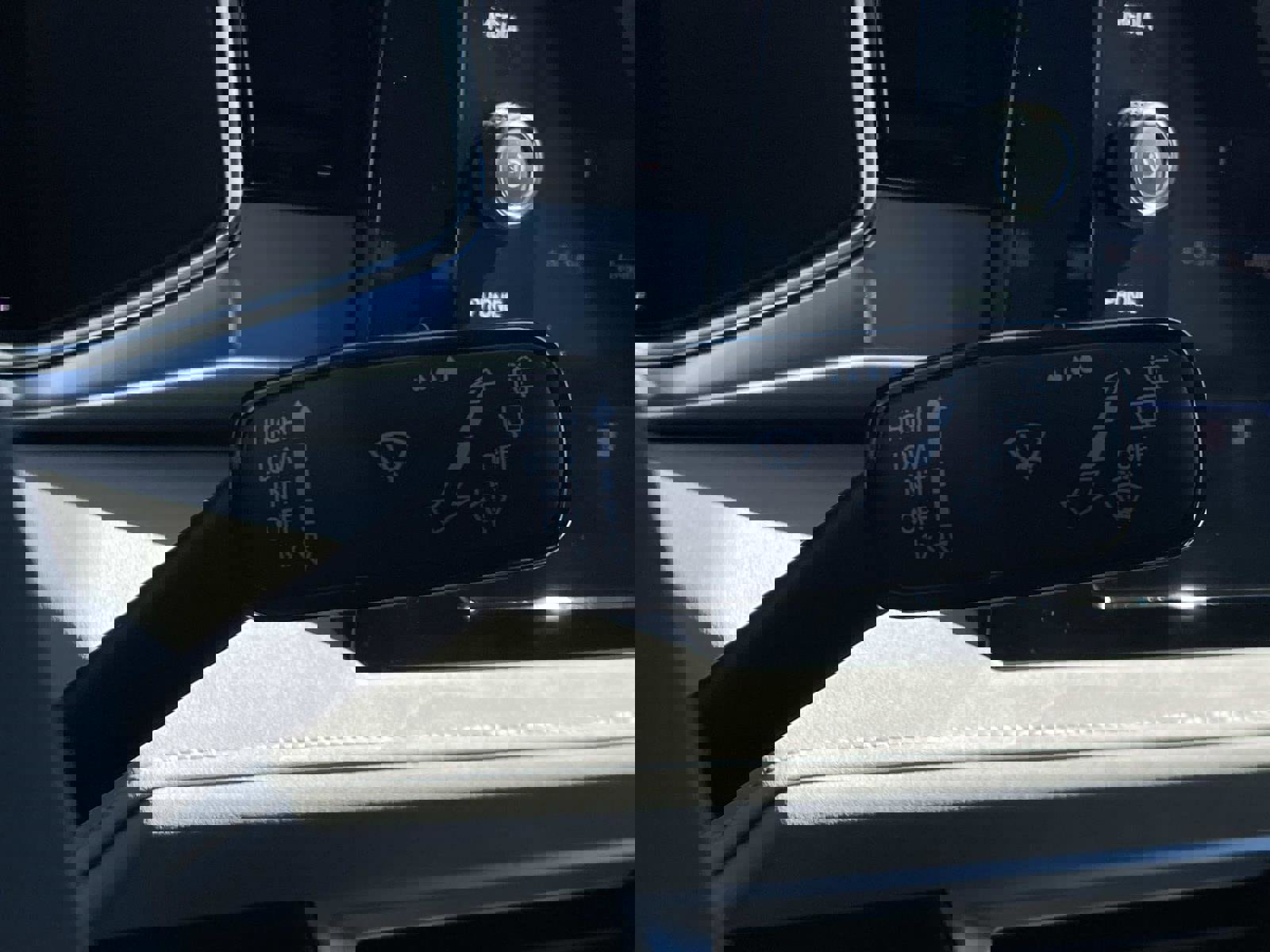 Certified 2025 Volkswagen Taos SE w/ Panoramic Sunroof Package FWD image 25