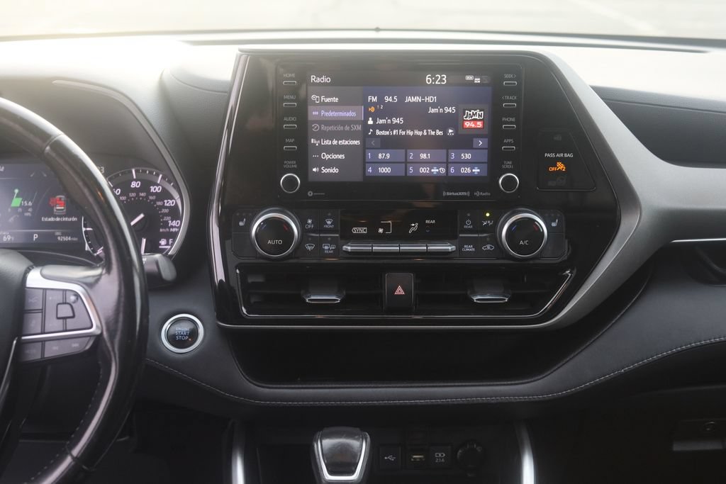 Used 2021 Toyota Highlander XLE AWD/4WD image 18