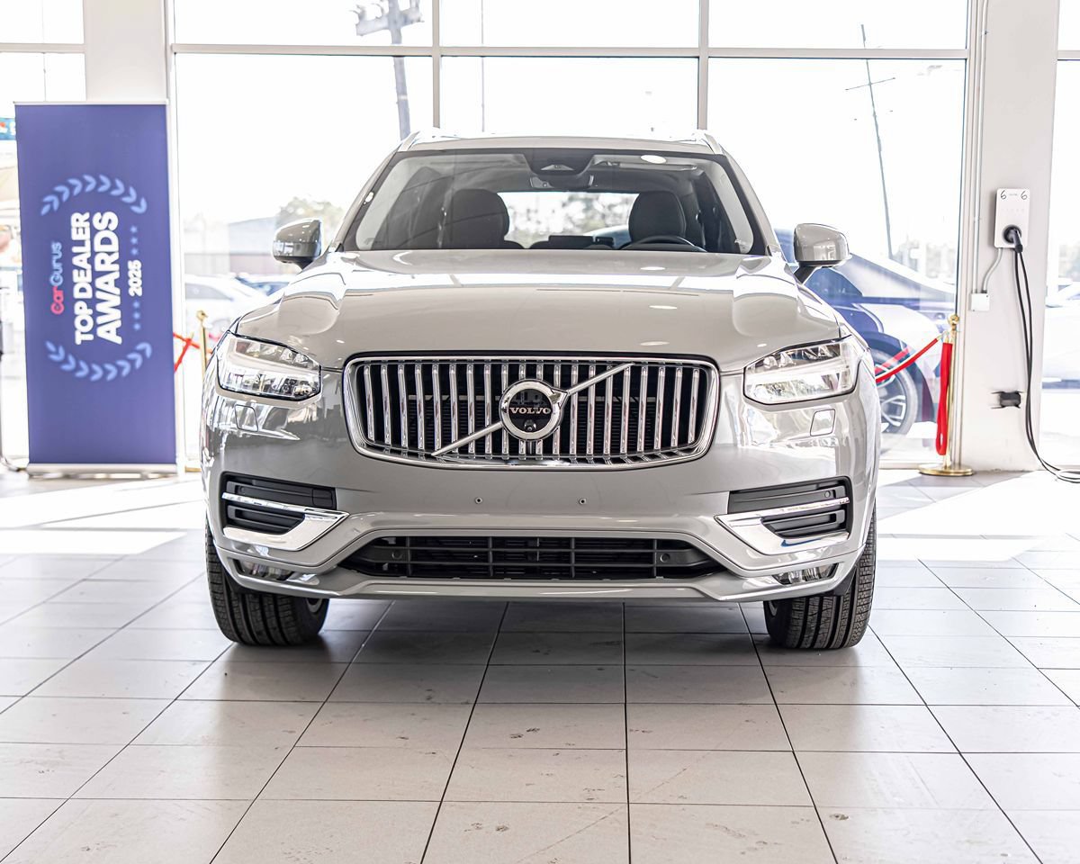 Used 2025 Volvo XC90 B6 Plus AWD/4WD image 3