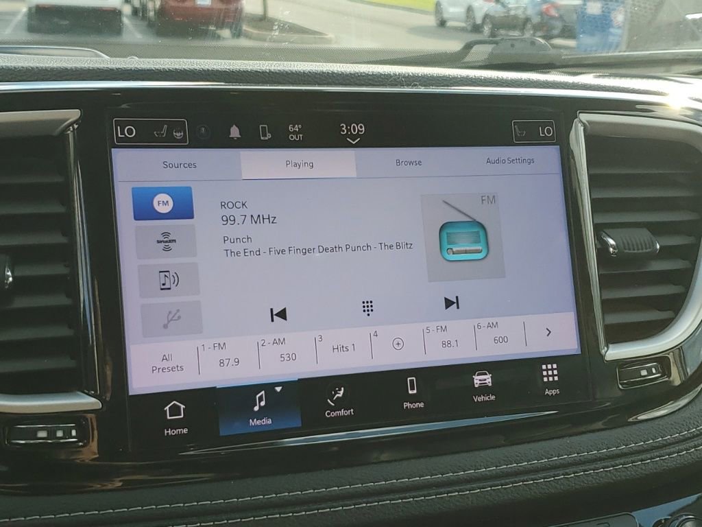 Used 2022 Chrysler Pacifica Touring-L image 19