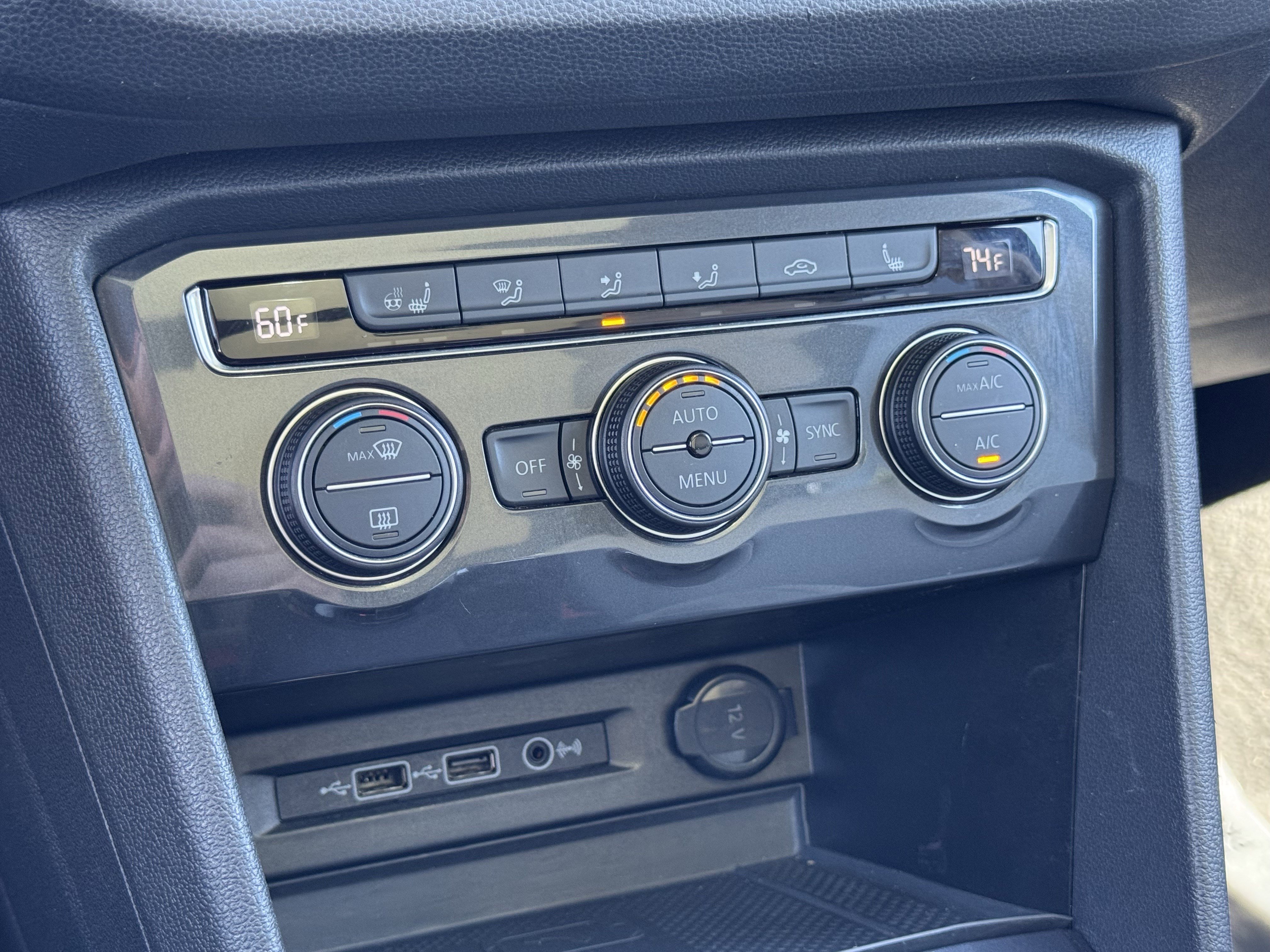 Used 2020 Volkswagen Tiguan SEL image 29