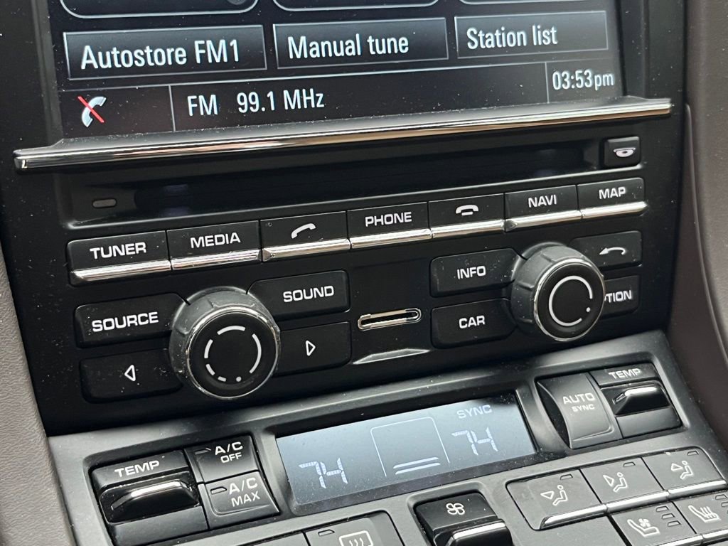 Used 2015 Porsche 911 Turbo S image 22