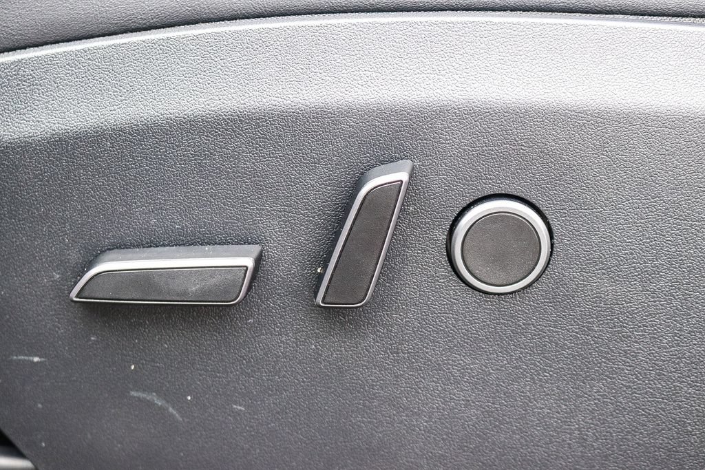 Used 2023 Tesla Model Y AWD image 21