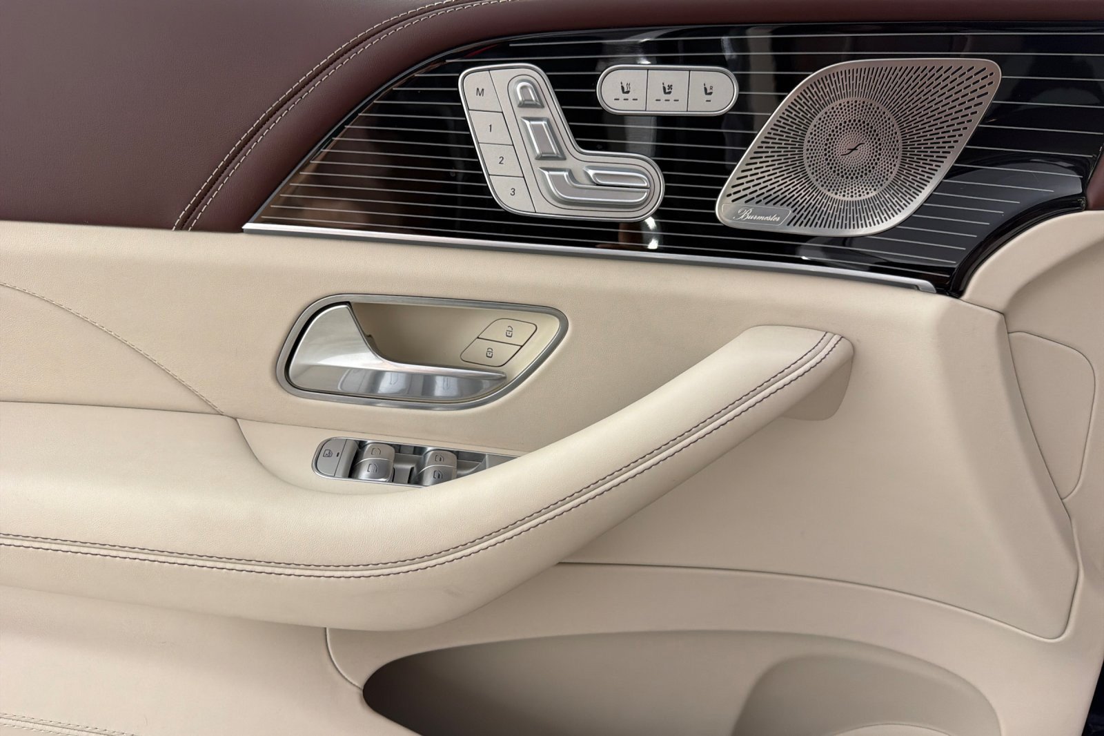 Used 2025 Mercedes-Benz Maybach GLS 600 4MATIC image 10
