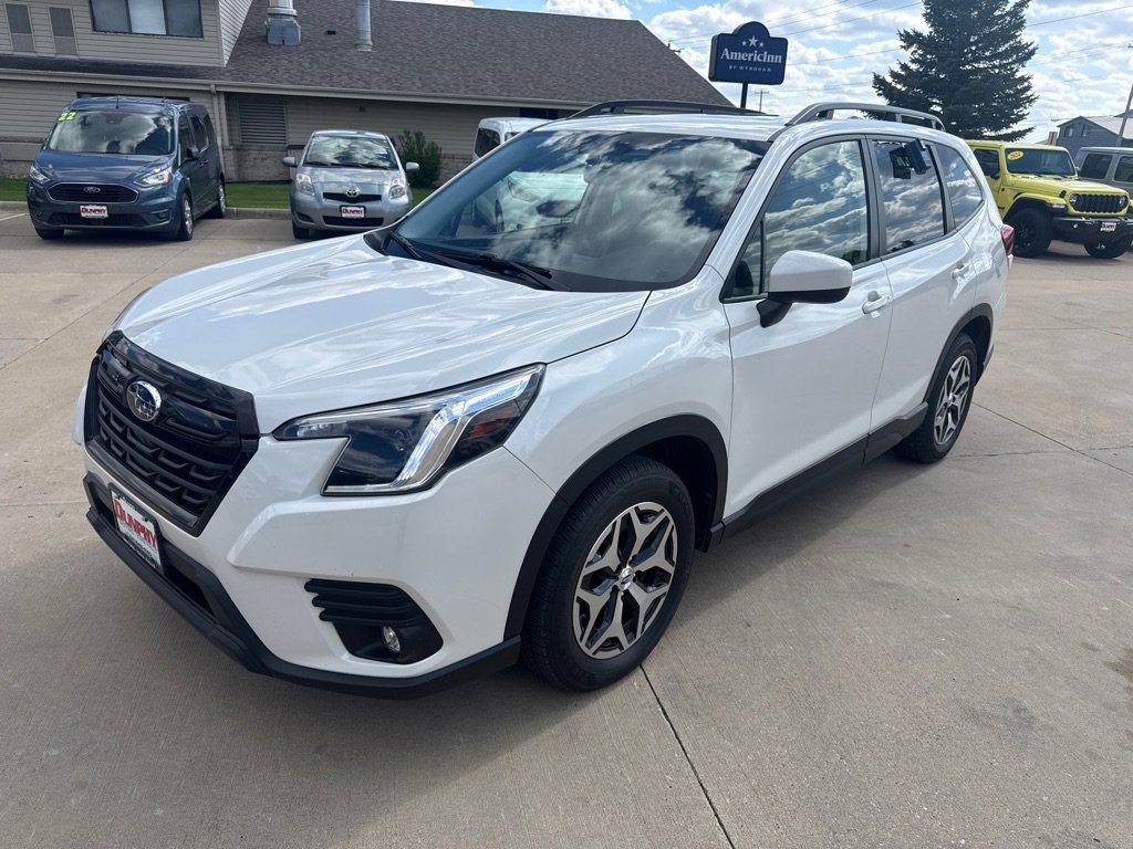 Used 2024 Subaru Forester Premium AWD/4WD image 1