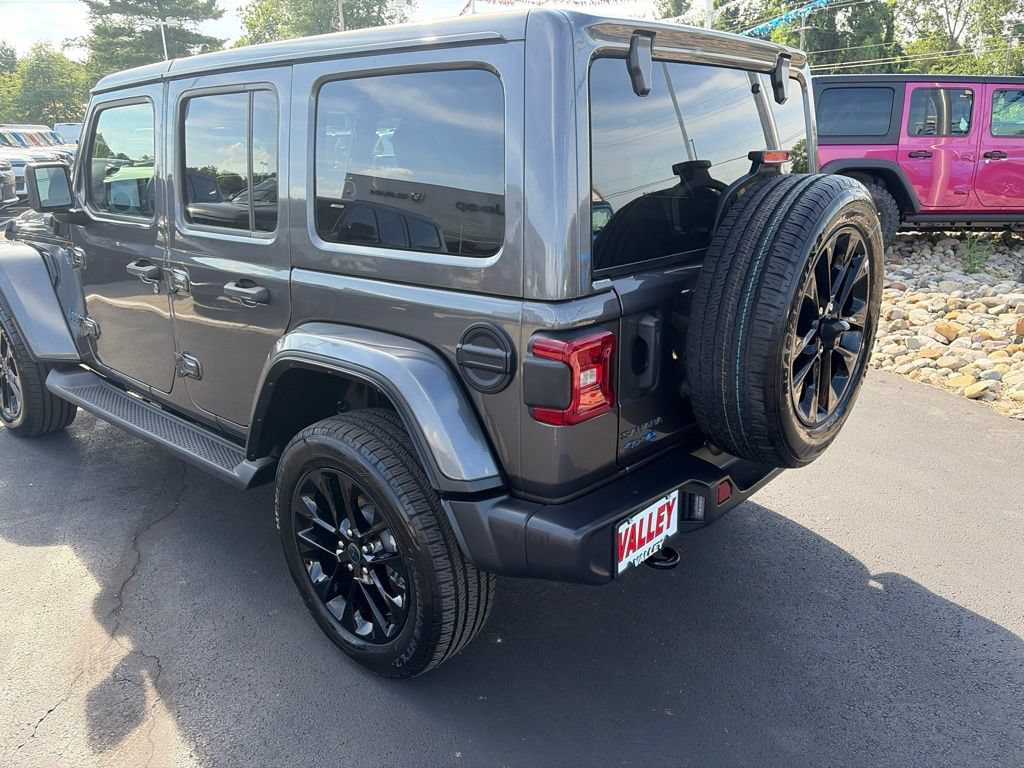 Used 2025 Jeep Wrangler Unlimited Sahara AWD/4WD image 5