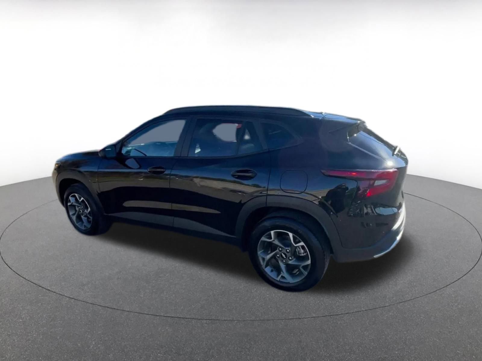 Used 2025 Chevrolet Trax LT image 10