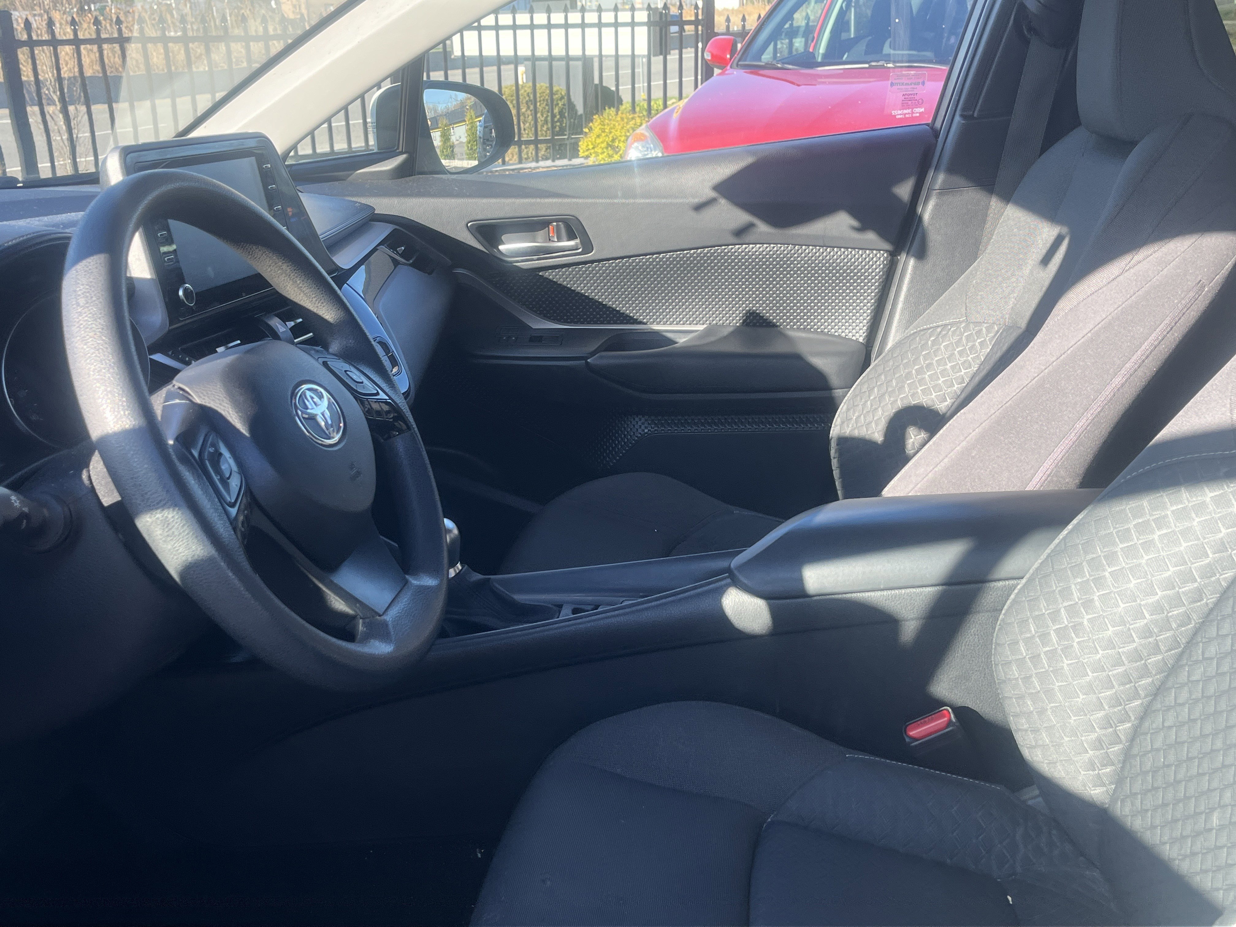 Used 2020 Toyota C-HR LE image 5