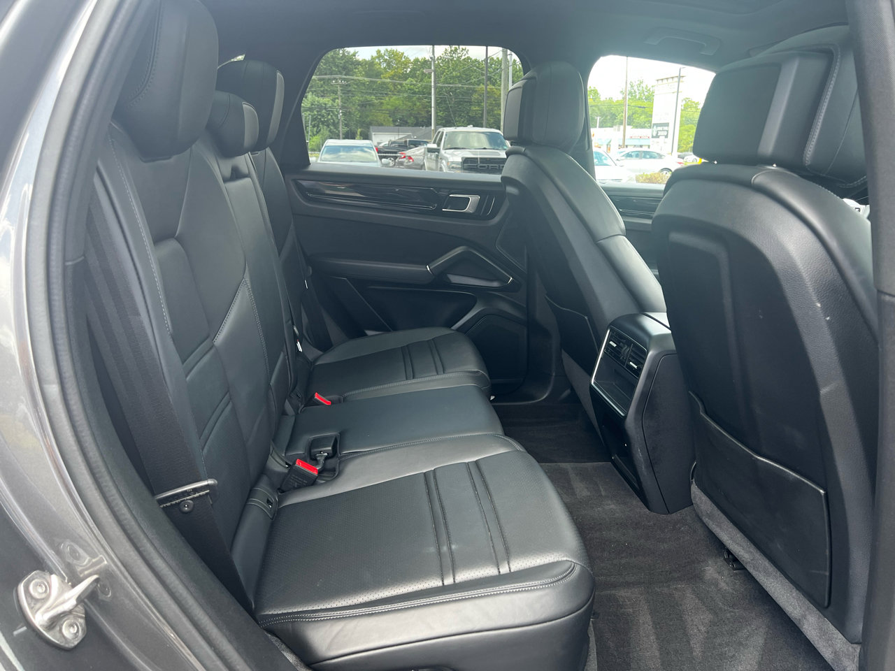 Used 2021 Porsche Cayenne image 27