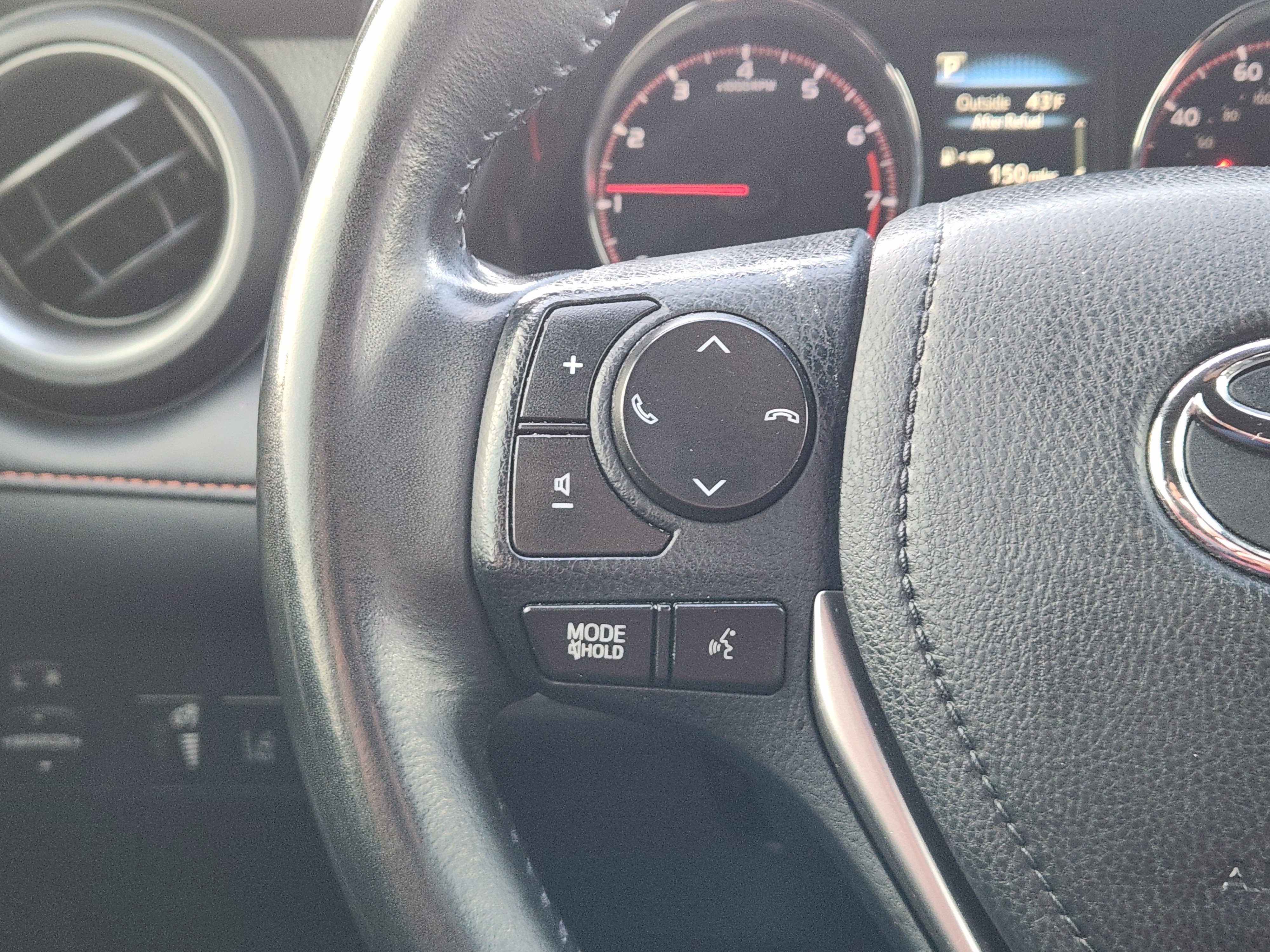 Used 2018 Toyota RAV4 SE image 35