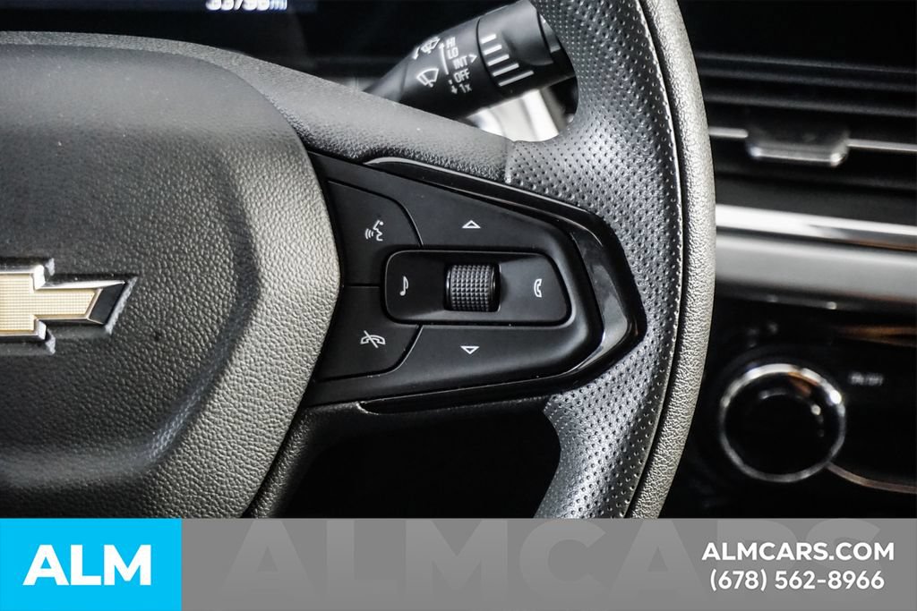 Used 2025 Chevrolet Trax LT FWD image 27