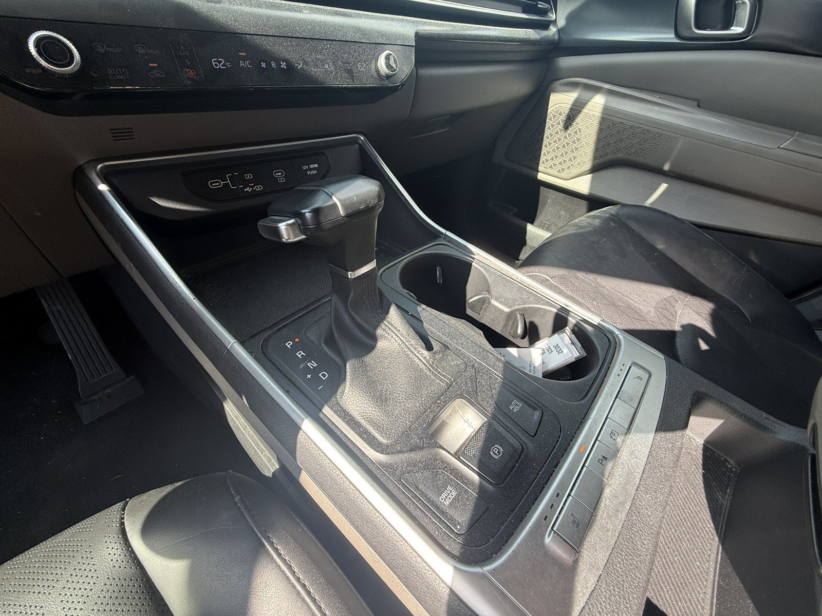 Used 2025 Kia Carnival FWD image 16