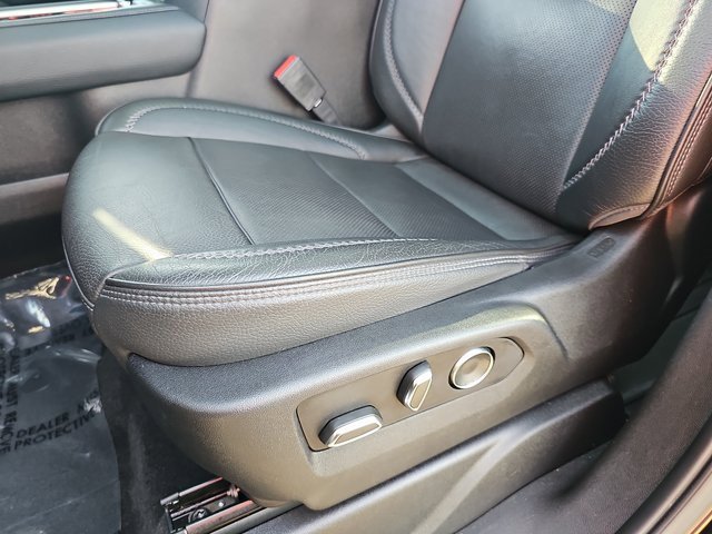 Used 2021 GMC Yukon XL Denali w/ Denali Premium Package image 30