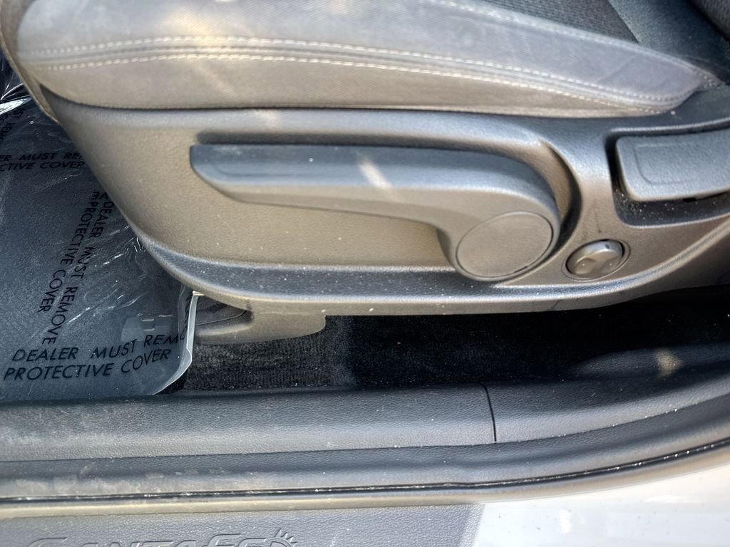 Used 2020 Hyundai Santa Fe SE image 14