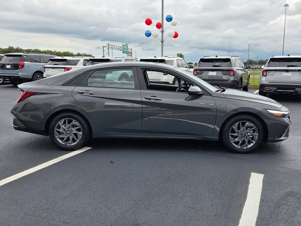 Used 2024 Hyundai Elantra SEL FWD image 13