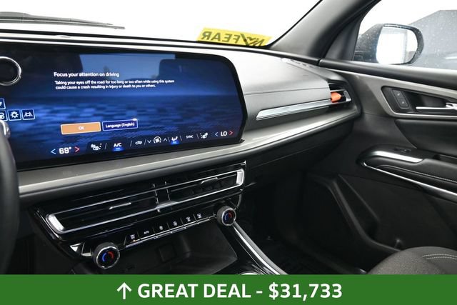 Used 2024 Chevrolet Traverse LT FWD image 23