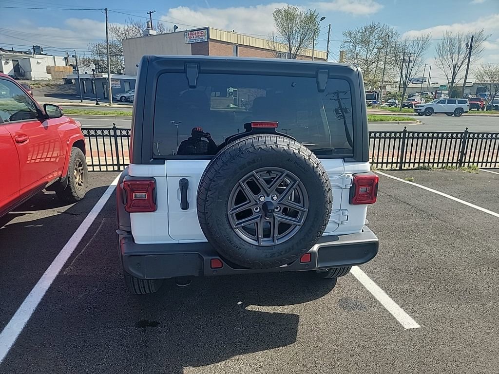 Used 2024 Jeep Wrangler Sport S image 5