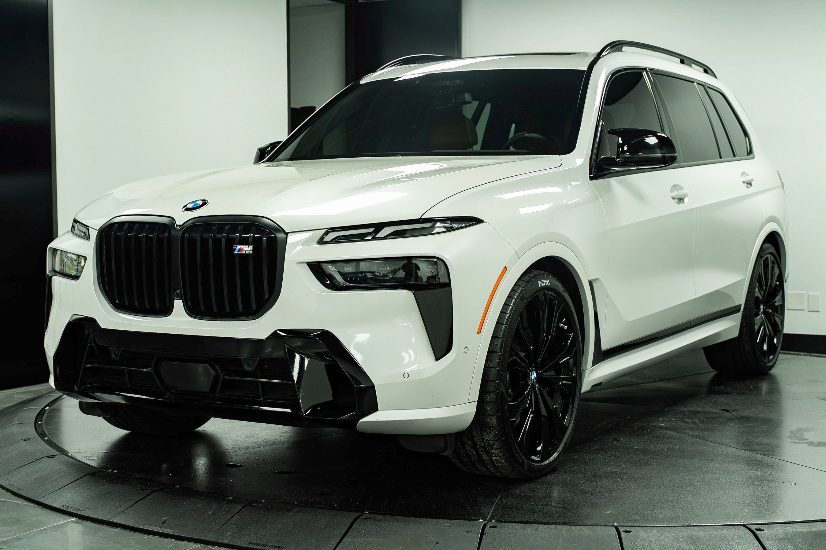 Used 2023 BMW X7 M60i w/ Executive Package image 22