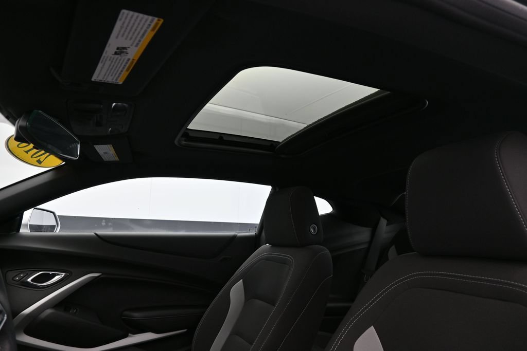 Used 2018 Chevrolet Camaro SS RWD image 38