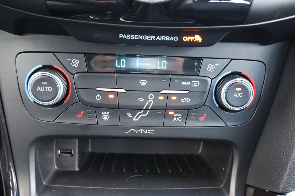 Used 2018 Ford Focus Titanium FWD image 13