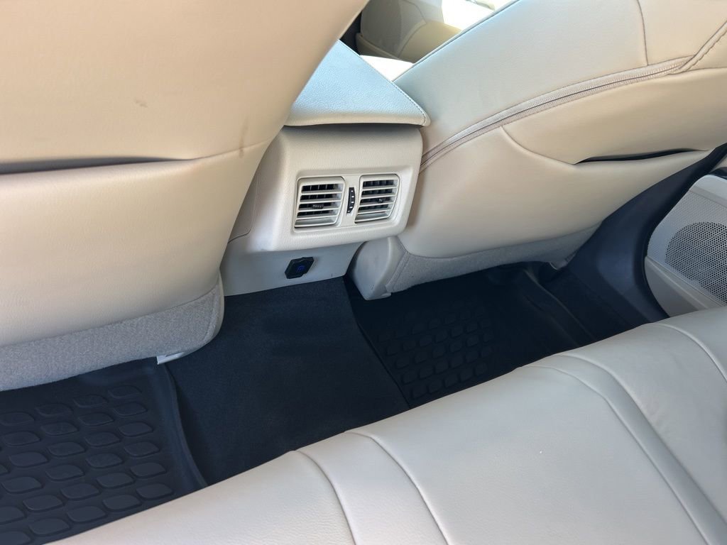 Used 2020 Toyota Camry XLE image 13