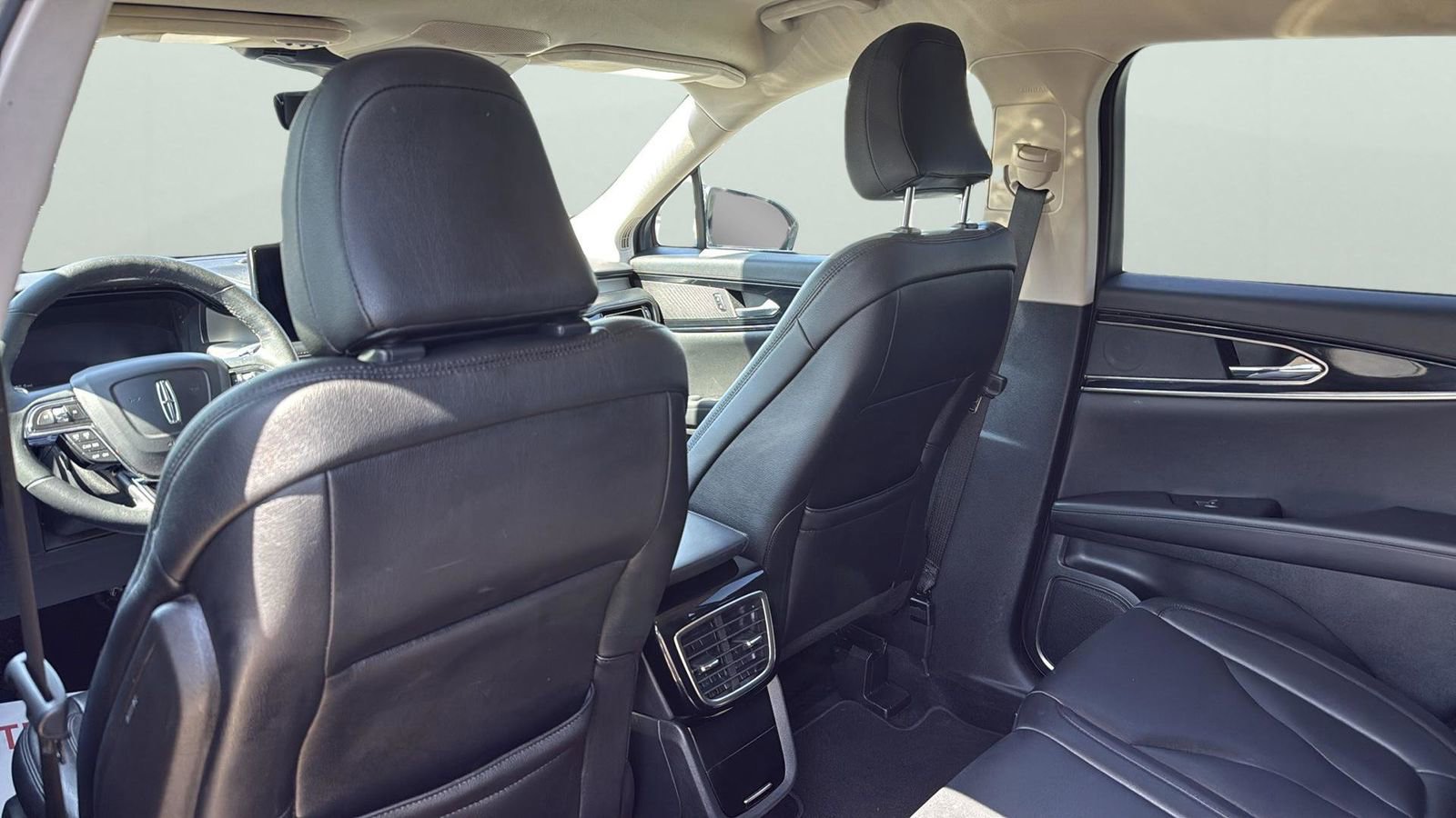 Used 2023 Lincoln Nautilus FWD w/ Premium Package image 24