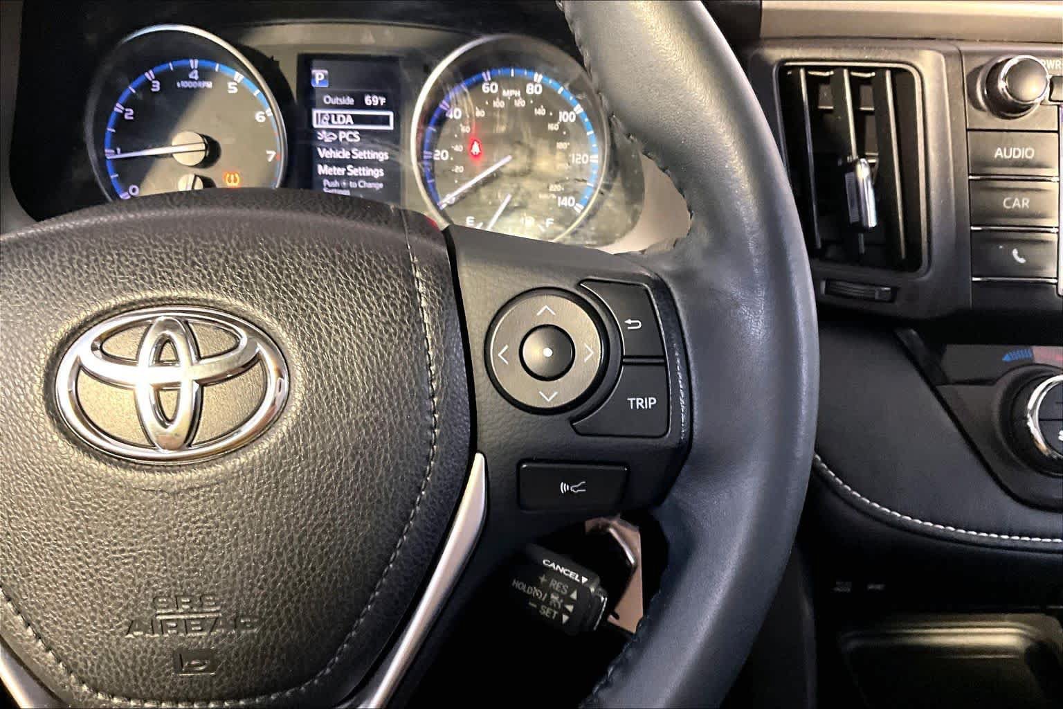 Used 2018 Toyota RAV4 XLE AWD/4WD image 25