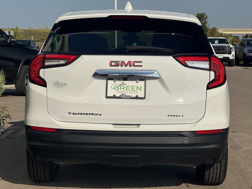Used 2023 GMC Terrain SLE image 8