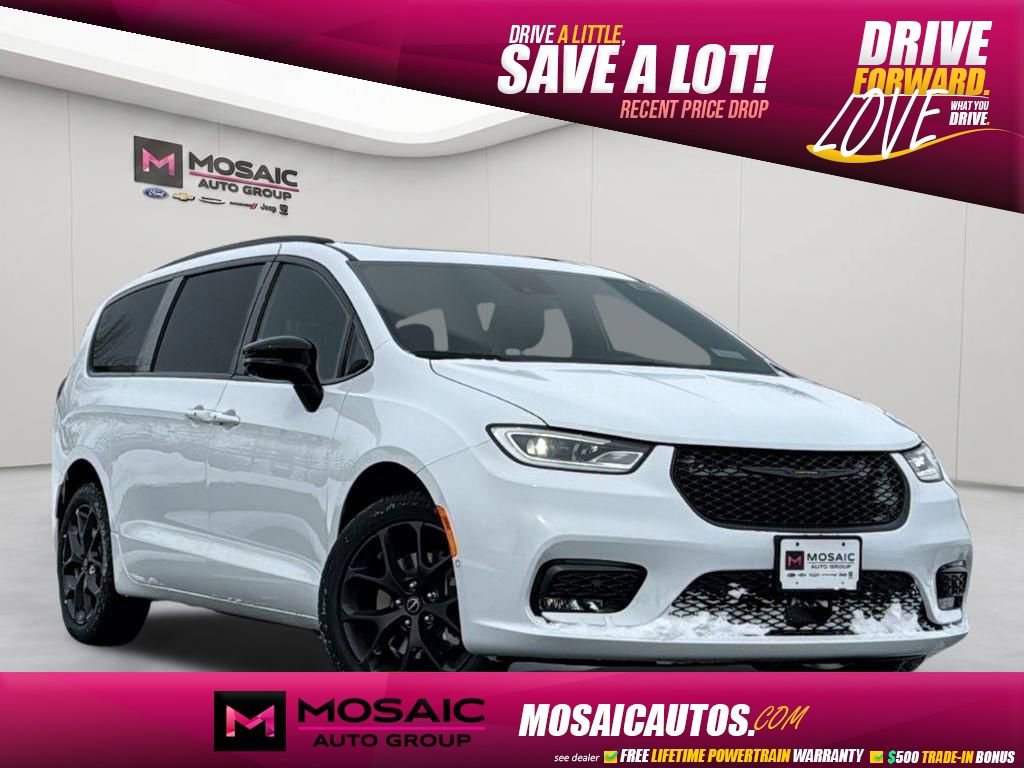 New 2026 Chrysler Pacifica Select