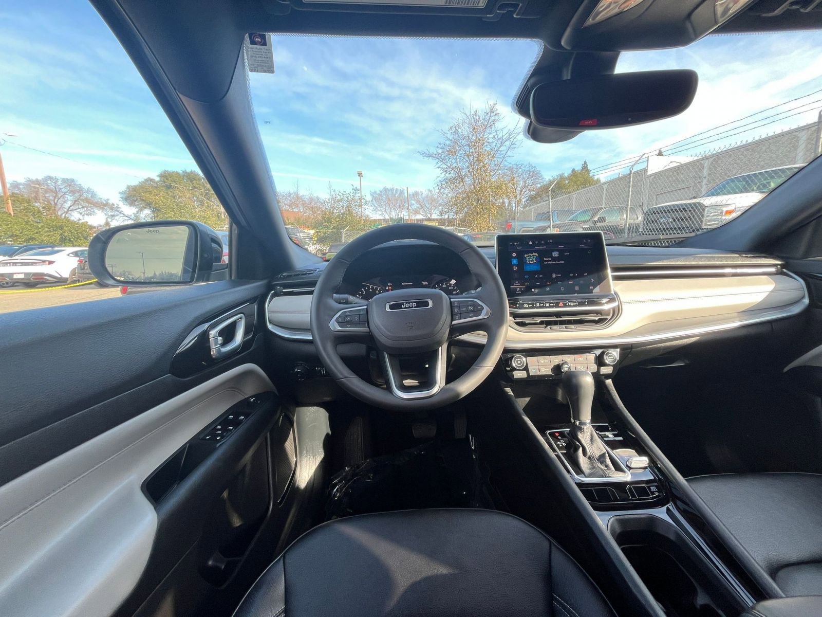 Used 2025 Jeep Compass Limited image 35