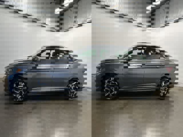 Certified 2022 Volkswagen Jetta SEL image 2