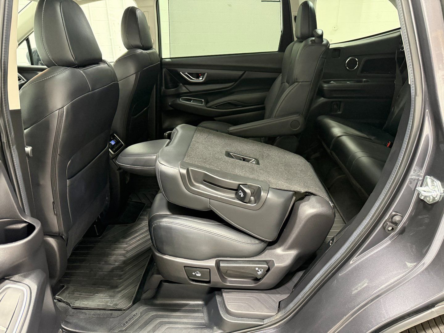 Used 2024 Subaru Ascent Limited w/ Technology Package image 40