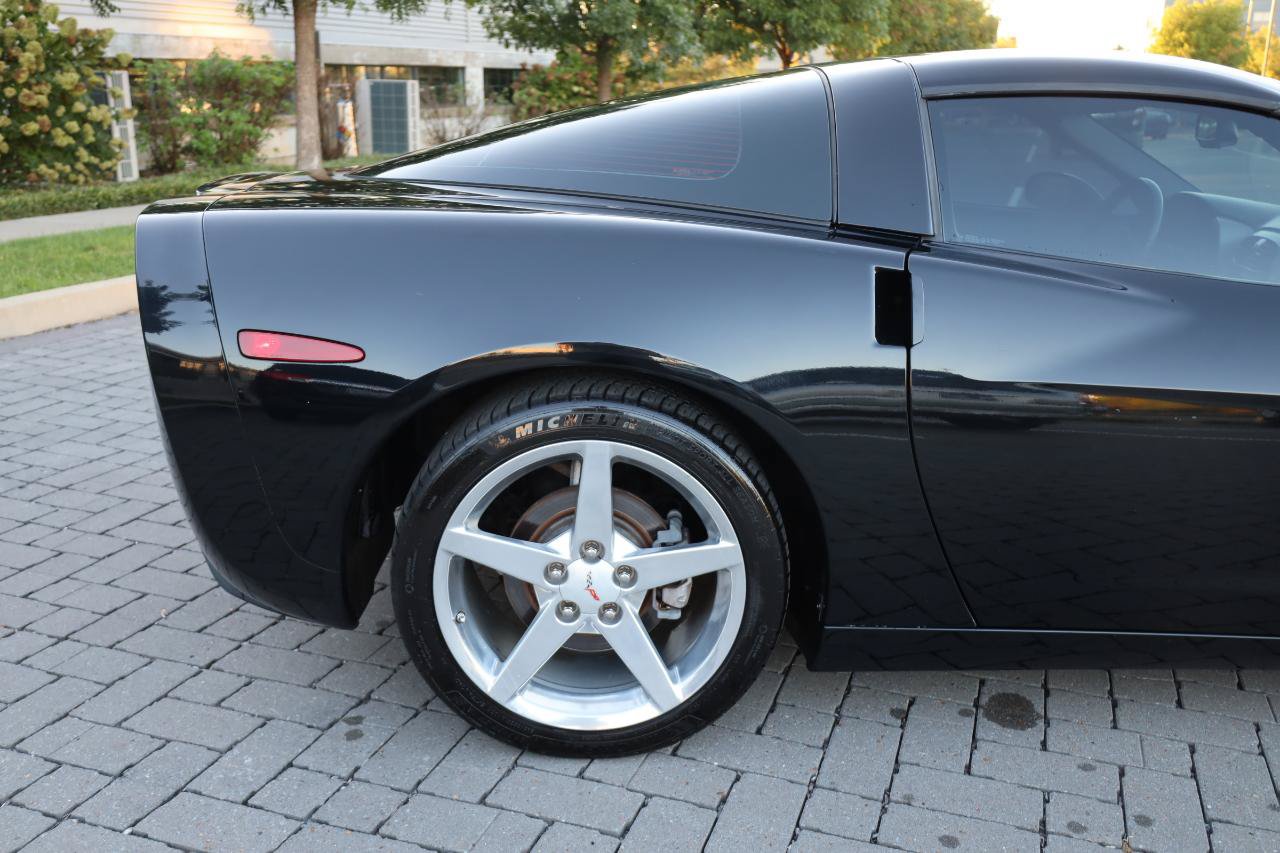 Used 2005 Chevrolet Corvette Coupe w/ Preferred Equipment Group RWD image 20