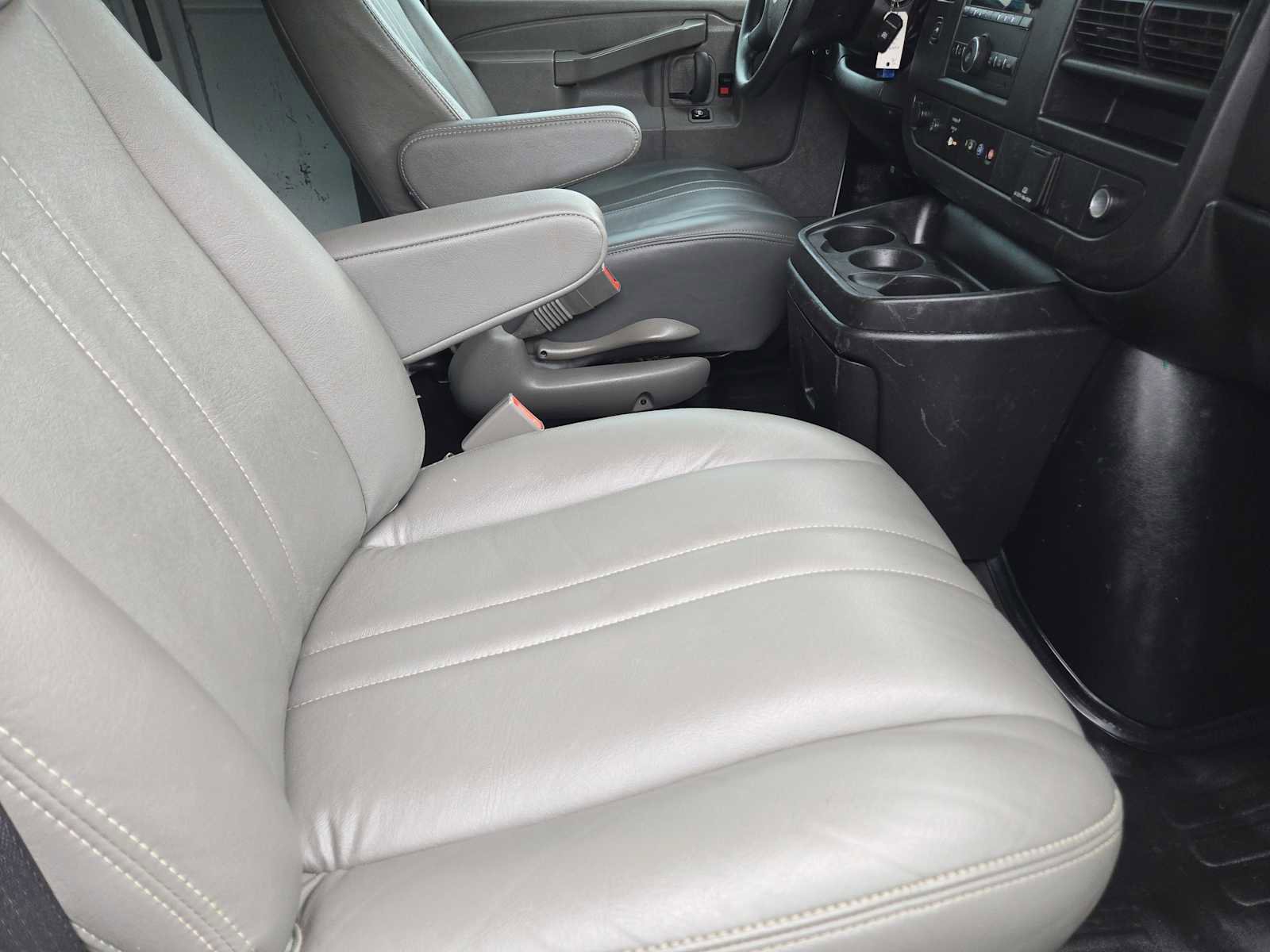 Used 2020 GMC Savana 2500 w/ Driver Convenience Package image 12