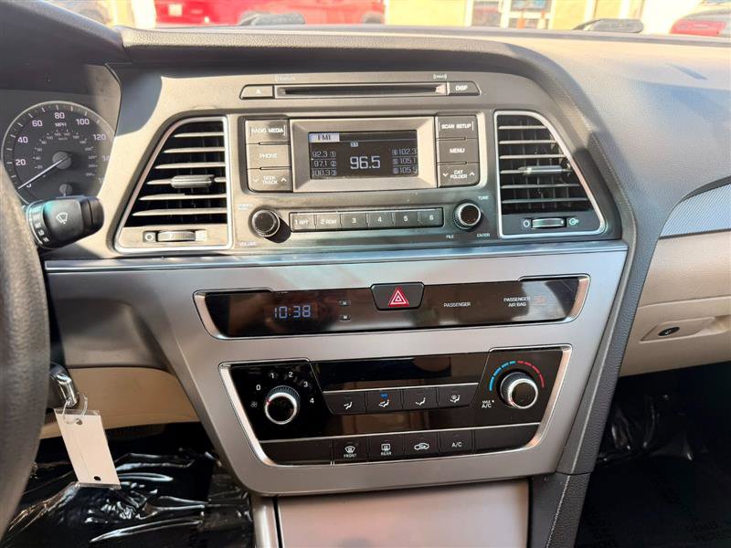 Used 2015 Hyundai Sonata SE FWD image 14