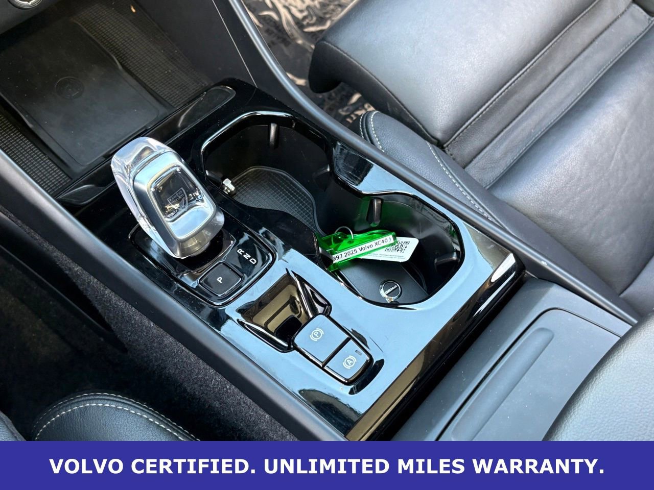 Certified 2025 Volvo XC40 B5 Plus AWD/4WD image 20