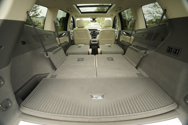 Used 2024 Cadillac XT6 Premium Luxury w/ Technology Package FWD image 31