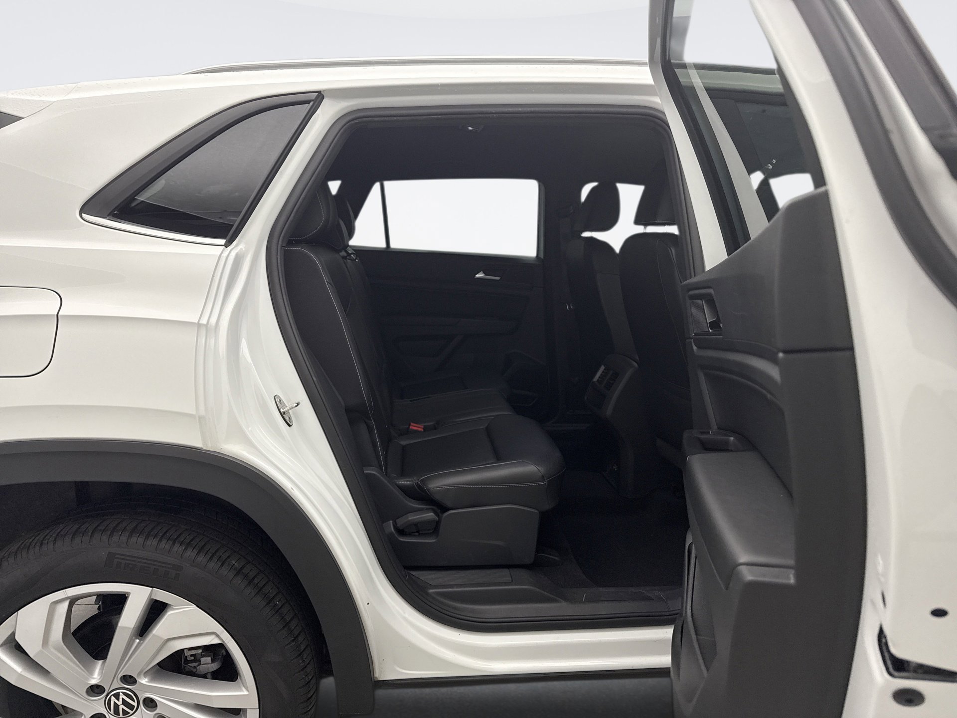 Used 2020 Volkswagen Atlas Cross Sport SE w/ Towing Package image 18