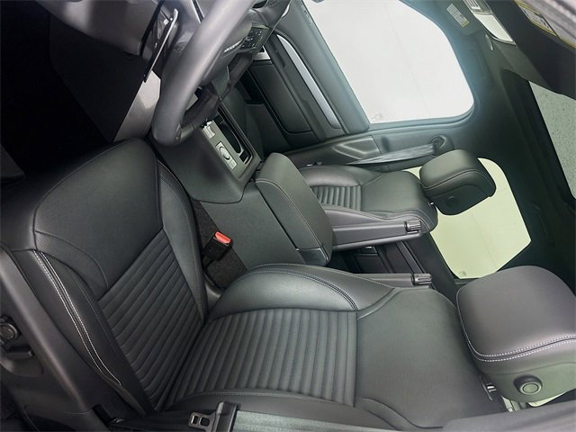 Used 2024 Land Rover Discovery Dynamic SE image 22