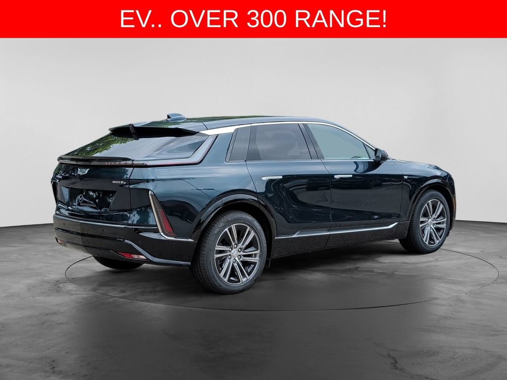 Used 2024 Cadillac Lyriq Luxury AWD/4WD image 7