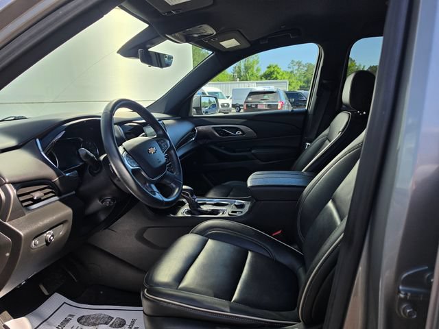 Used 2023 Chevrolet Traverse Premier FWD image 4