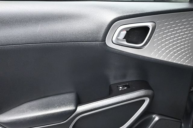 Used 2023 Kia Soul LX FWD image 11