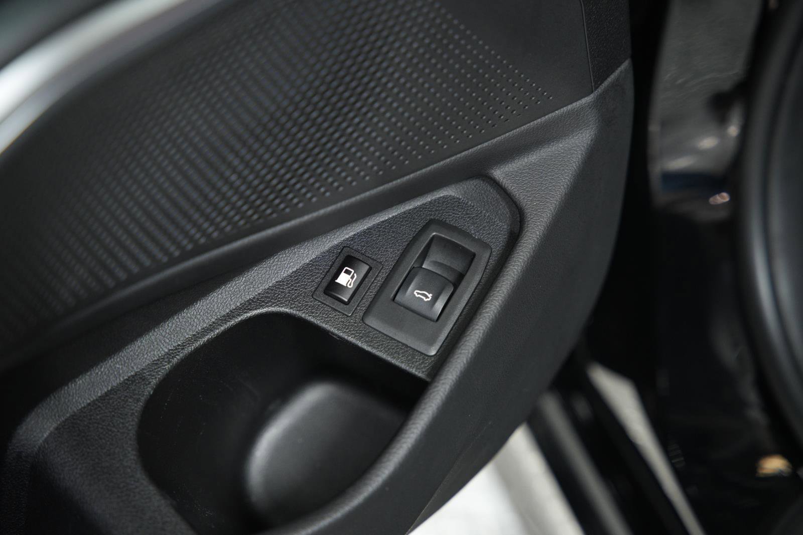 Used 2023 BMW 330e xDrive image 26